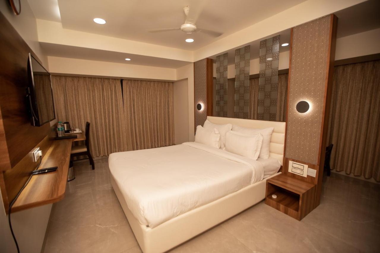 Hotel Naaz Executive Mumbai Exterior photo