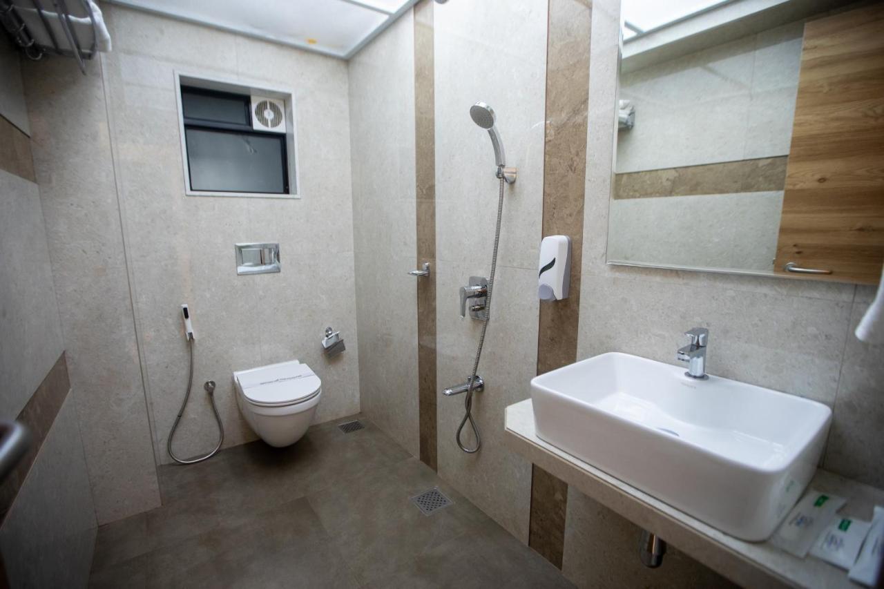 Hotel Naaz Executive Mumbai Exterior photo
