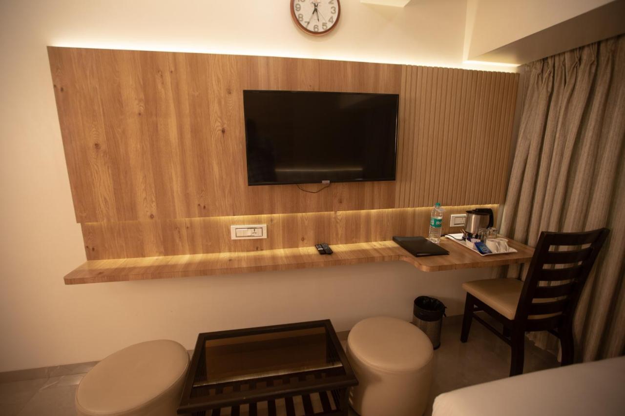 Hotel Naaz Executive Mumbai Exterior photo
