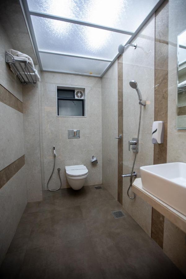 Hotel Naaz Executive Mumbai Exterior photo
