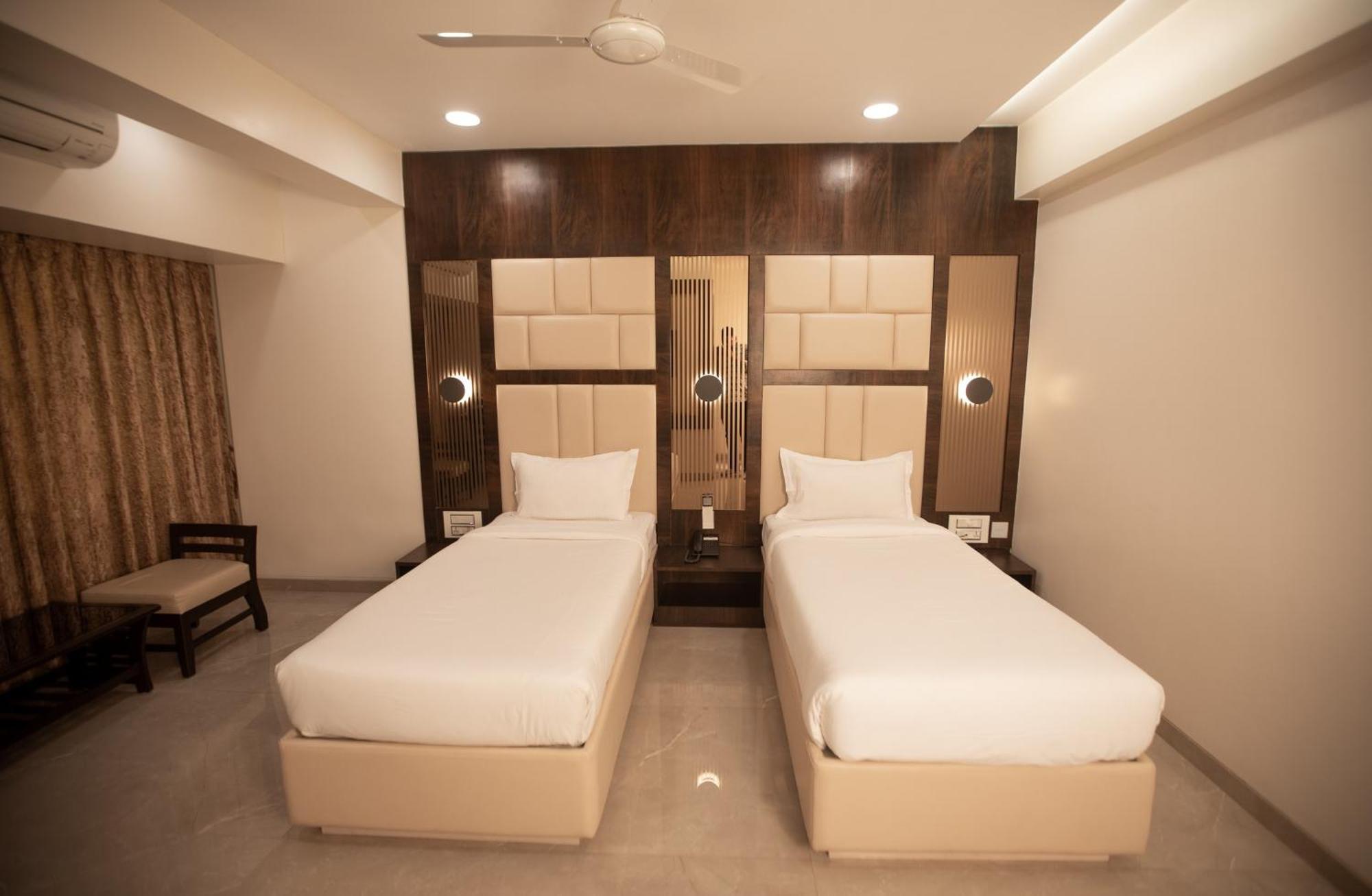 Hotel Naaz Executive Mumbai Exterior photo