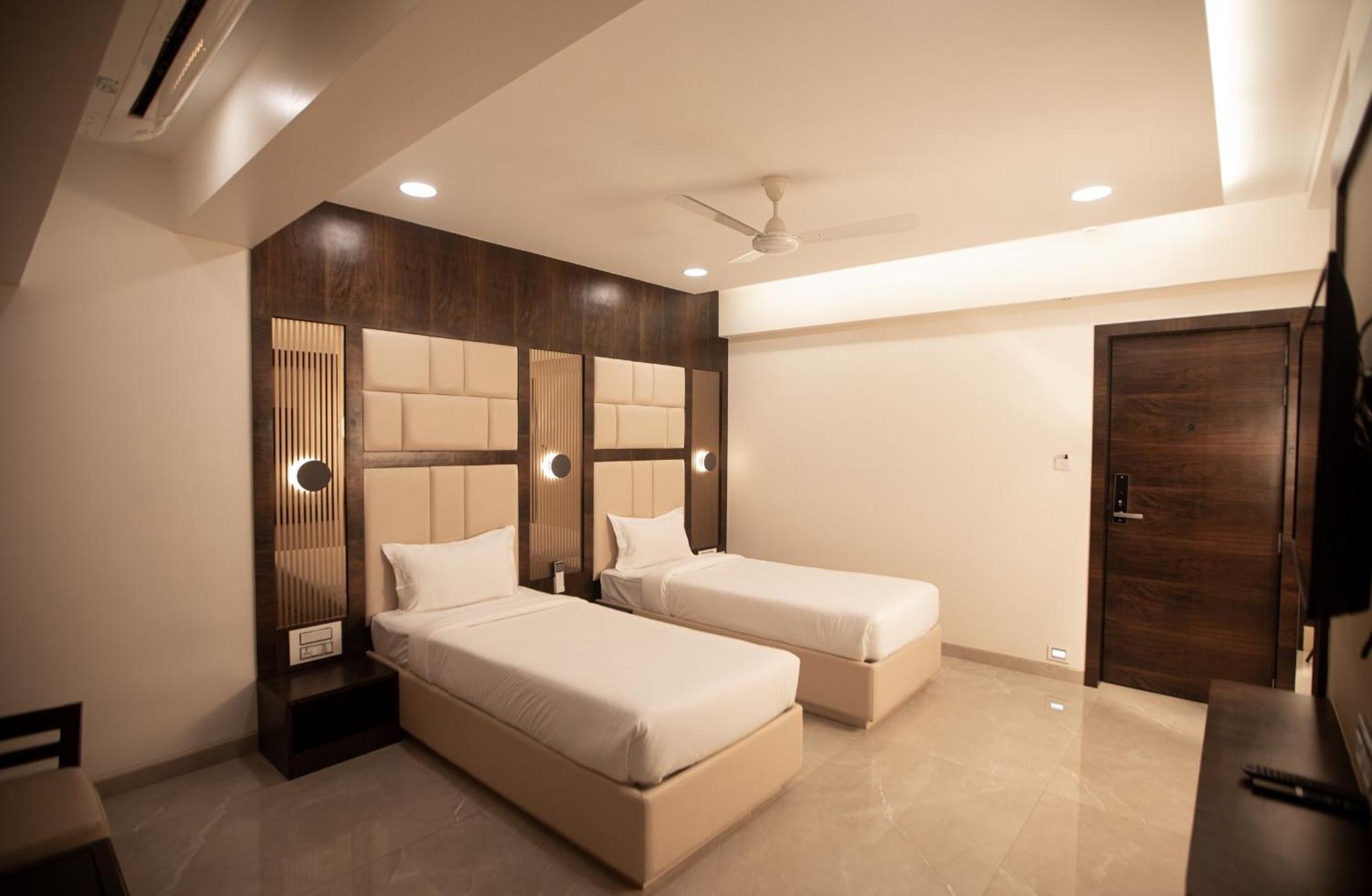 Hotel Naaz Executive Mumbai Exterior photo