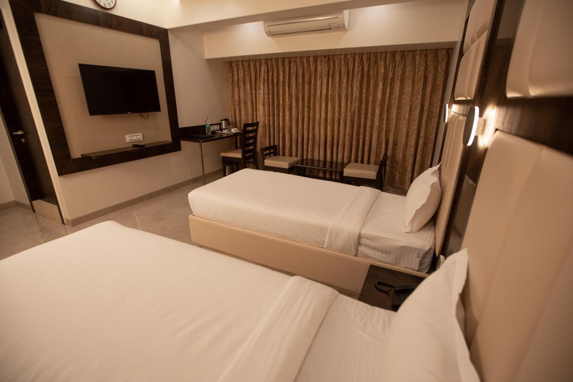 Hotel Naaz Executive Mumbai Exterior photo