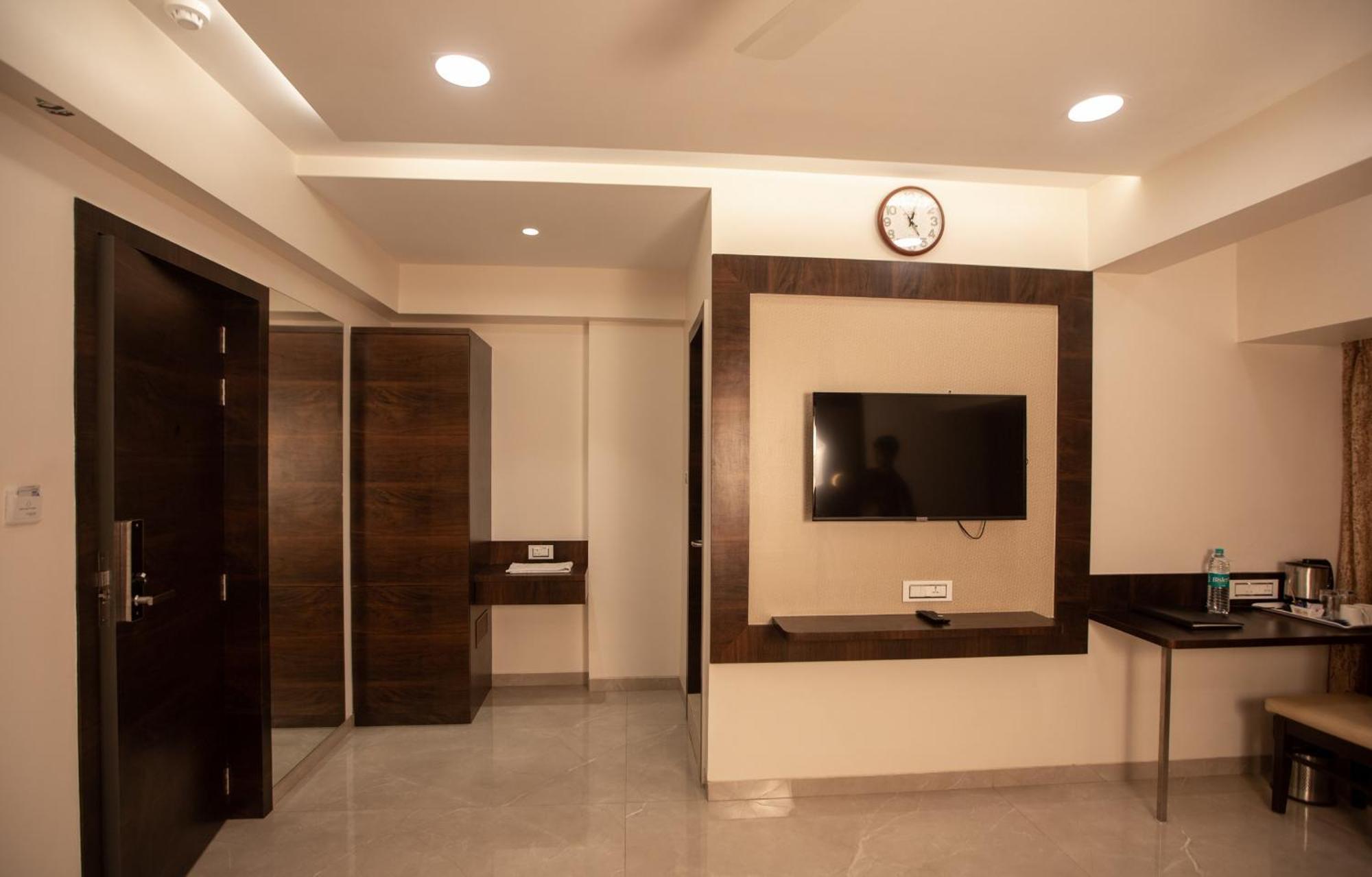 Hotel Naaz Executive Mumbai Exterior photo
