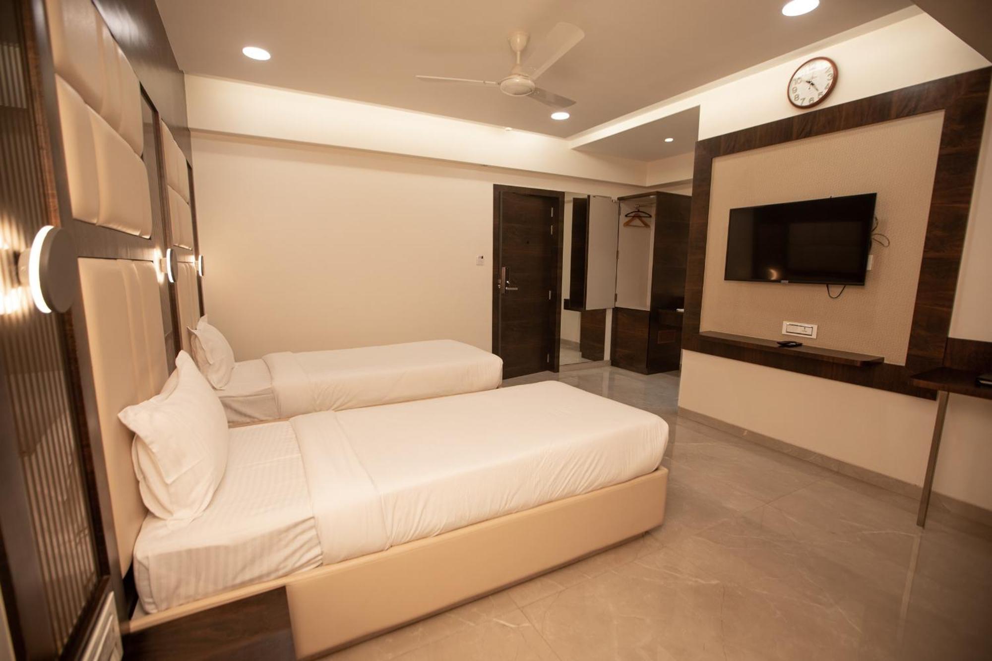 Hotel Naaz Executive Mumbai Exterior photo